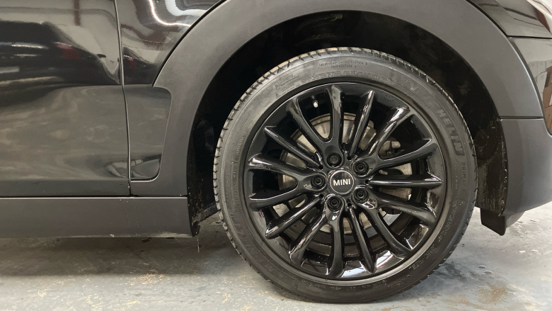 MINI Clubman 1.5 Cooper Exclusive 6dr Auto [Comfort/Nav+ Pack] Petrol Estate